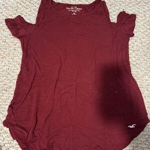 Hollister Women's Maroon Cold Shoulder Tee